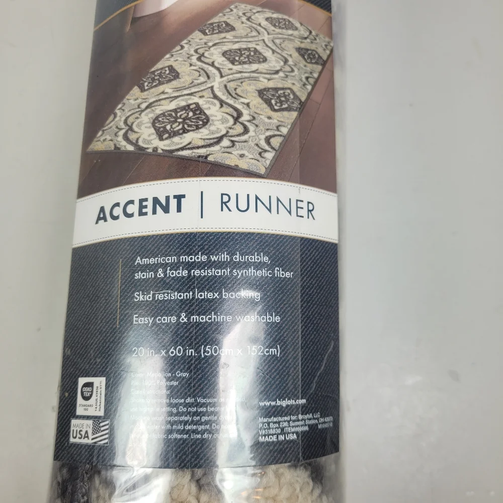 Broyhill Gray and Black Accent Rug
